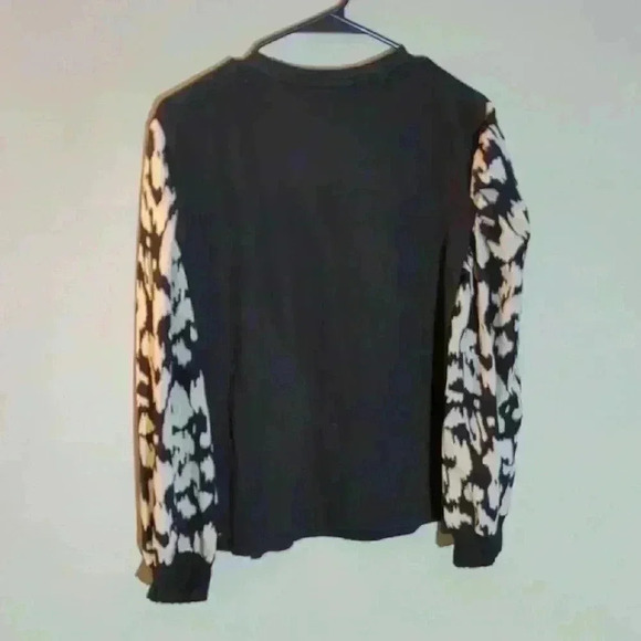 Black and Red Graphic Long Sleeve Sweatshirt - Picture 4 of 6